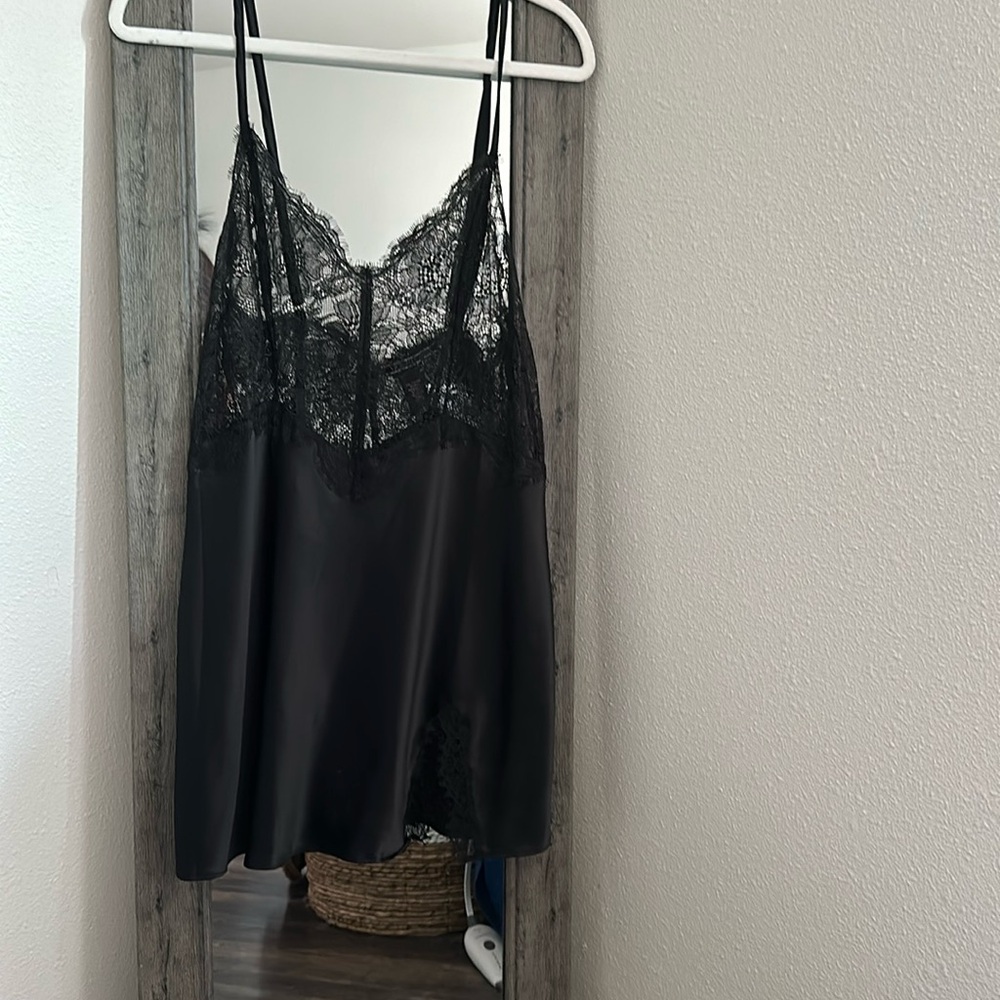Black sleep dress.